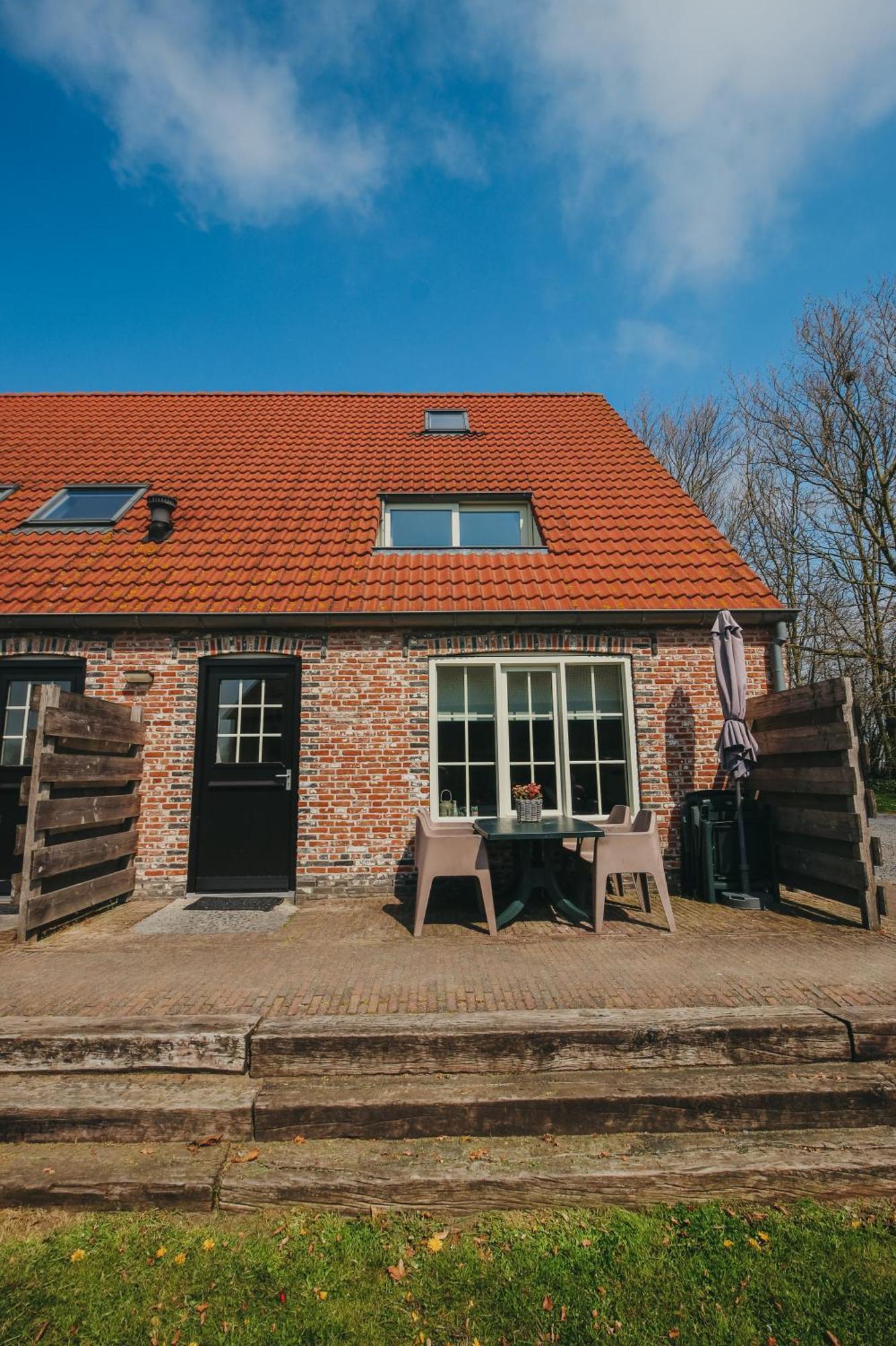 Accommodatie In Herbouwde Boerenschuur Koestal Retranchement Exterior photo